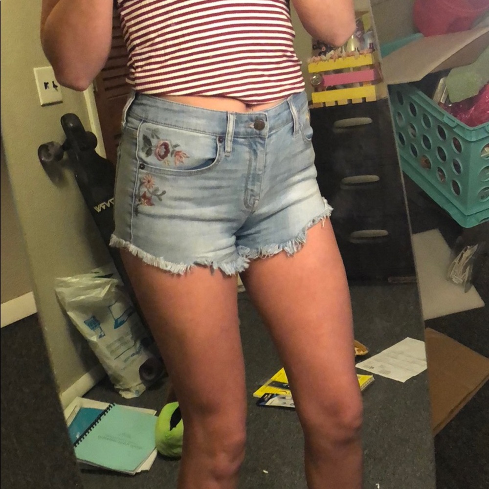 Floral high-waisted blue jean shorts